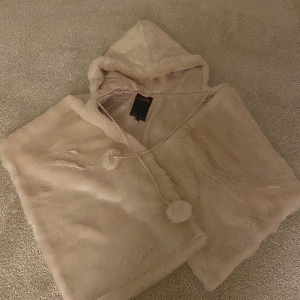 Blanc Noir Cream Hooded Wrap